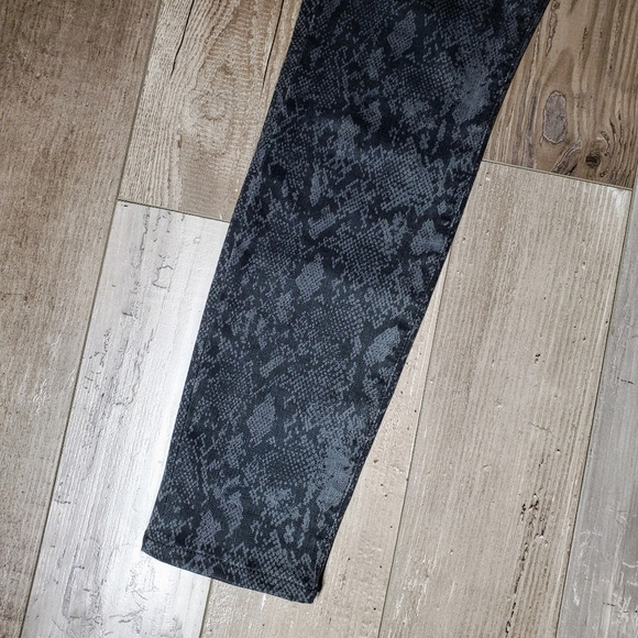 Frame Denim Women's Snake Print Jeans Size 27 Black Gray Skinny Stretchy NWOT - Picture 14 of 16
